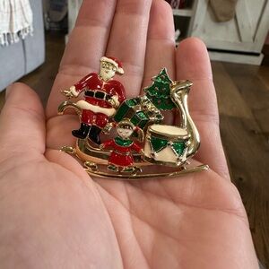 Vintage gold toned + enamel Christmas Brooch w/ detachable figures